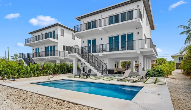 Isla Luna ~ Waterfront Oasis ~ Pool ~ Dock~ Kayaks