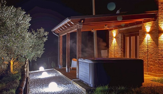 Jacuzzi and Comfort in the Marche Hills