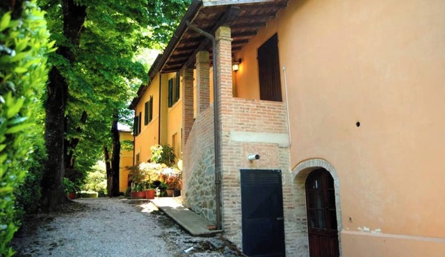 Jasmine - Spacious and quaint studio apartment on the ground floor