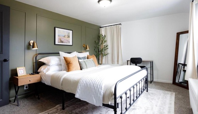 King Bed, Work Desk, Near Hwy, Laundry Room Access