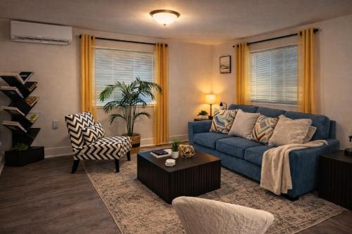 King Suite and Sofa Bed Fast WI-FI Easy DC Access