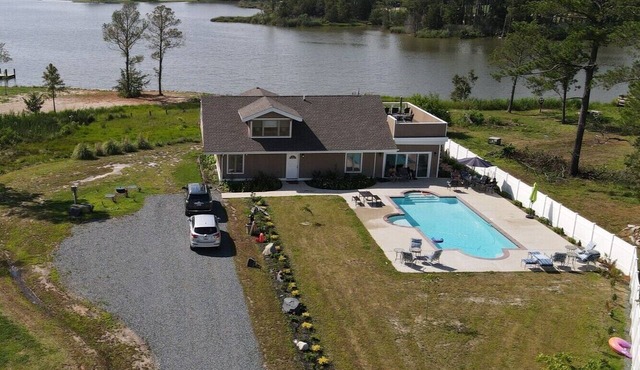 Kingsbay Dockside Waterfront House