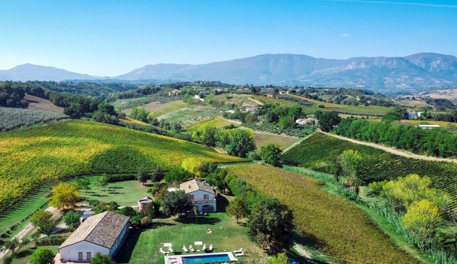 La Casa nei Vigneti 10, Emma Villas