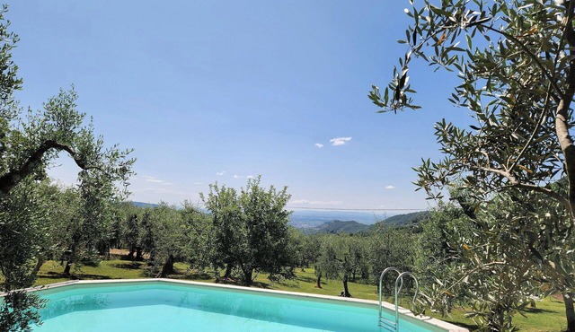 La Casa Rossa, Shared Pool, Marliana