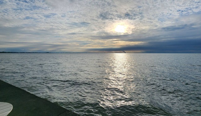 Lake View and Access to the Beach Area - 3 Bedroom Apartment above Garag