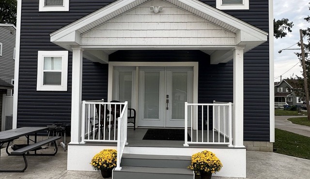 Lakefront home. Beach & park access. 8 miles to Cedar Point. 4 bedrooms 3 baths.