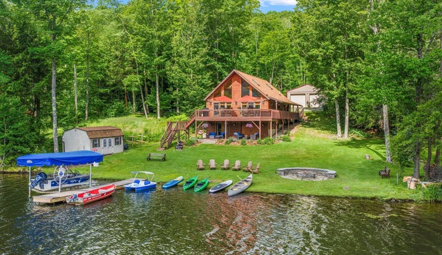 Lakefront Home, Fast WiFi + Workspace, ideal for weeklong family friendly stays