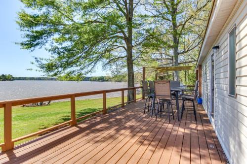 Lakefront Prosperity Home w/Private Boat Dock