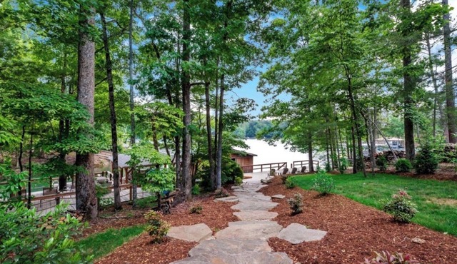 Lakefront retreat with Private Dock, Kayaks, Canoe, Firepit & Sunset Views
