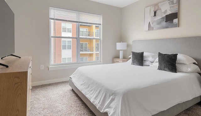 Landing | Amazing 2BD, Pool, Courtyard