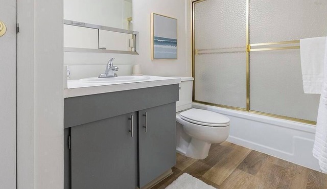 Landing at Concierge Rocky Hill Apartments - 2 Bedrooms in Downtown Rocky Hill