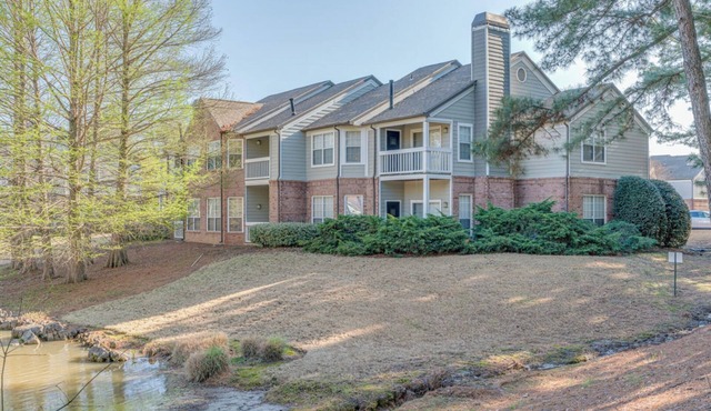 Landing | Chic 1BD, Pool, Gym