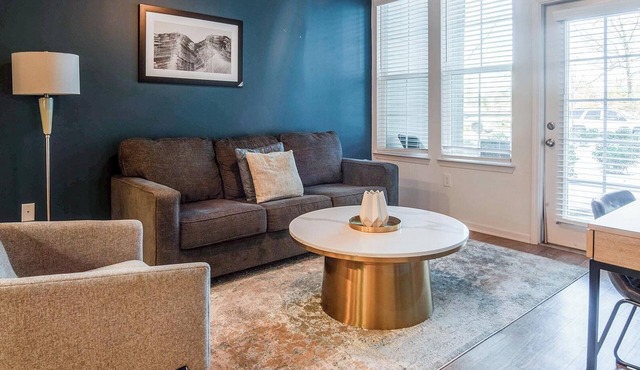 Landing | Chic 1BD, Yoga Studio, Pool