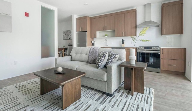 Landing | Modern 1BD, Pool, Gym