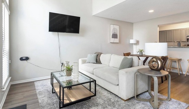 Landing | Modern 2BD, Gym, Pool