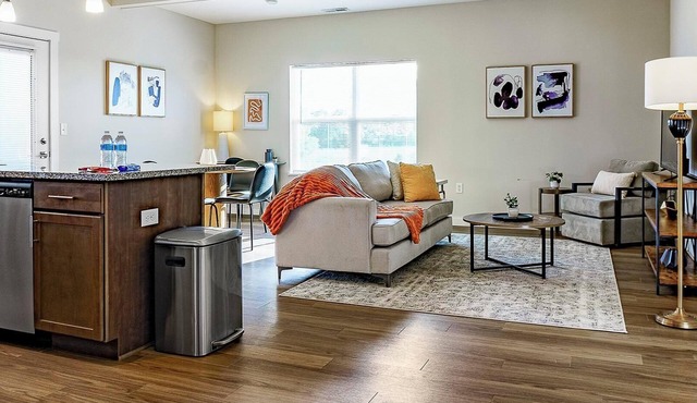 Landing | Spectacular 2BD, Courtyard, Clubhouse