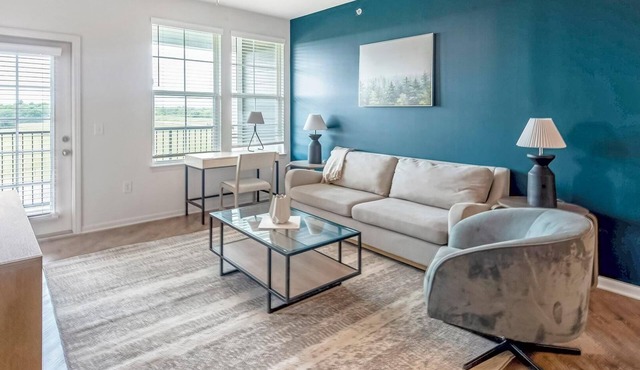 Landing | Spectacular 1BD, Gym, Pool