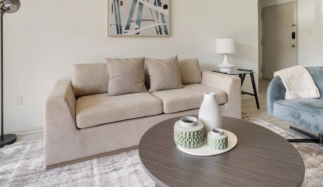 Landing | Spectacular 2BD, Gym, Pool