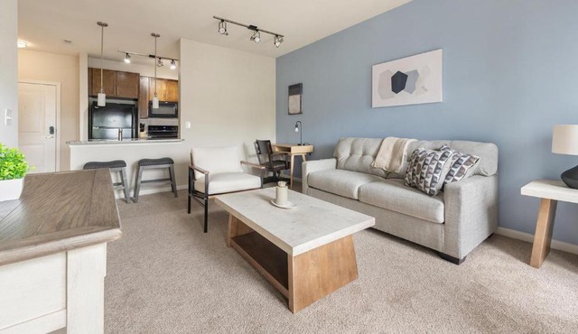 Landing Spectacular 1BD Pool Gym