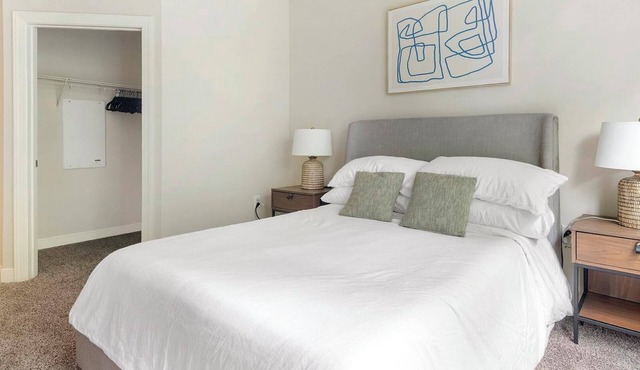 Landing | Stunning 1BD, Gym, Pool