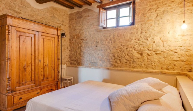 Large 2-room apartment with shared pool, Wi-Fi and air conditioning