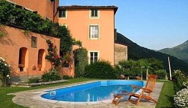 Large Villa Near Lucca In Tuscany With Pool And Mountain Views
