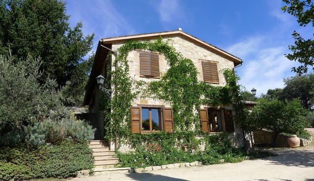 Le Favette - spacious holiday home with Pool, Golf & stunning Umbrian Views