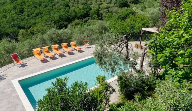 Le Maggioline: Tuscan Villa with Pool & Stunning Views. Sleeps 12, Near Florence