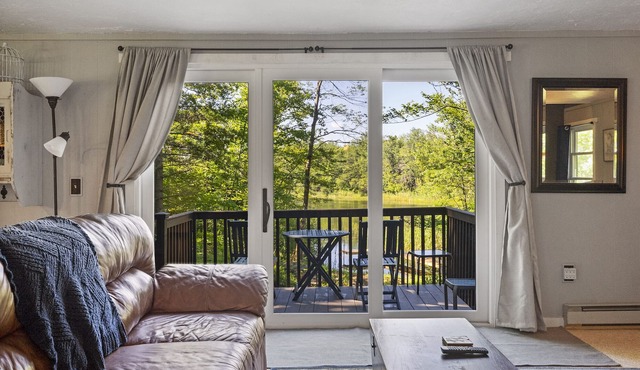 Little Longbow Lakefront Chalet