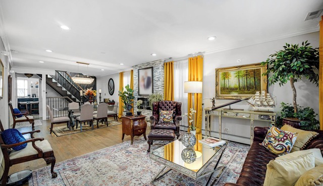 Location, large luxury house - safe and close to everything.