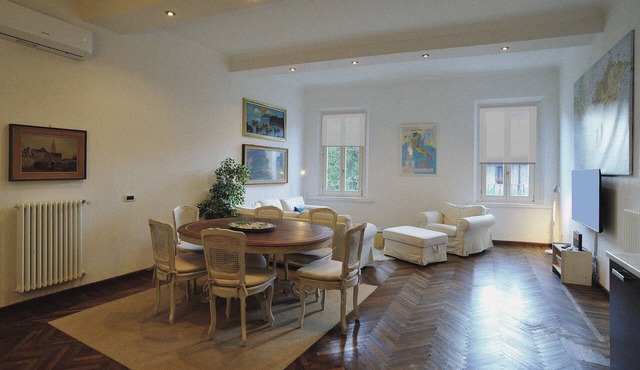 Loris' House