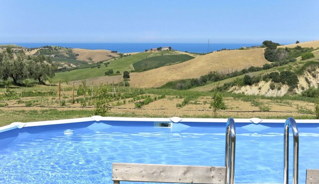 Lovely apartment in villa with WIFI, A/C, hot tub, pool, TV, patio, pets allowed and panoramic v.