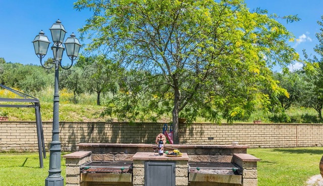 Lovely apartment in villa for 4 guests with WIFI, pool, A/C, TV and parking