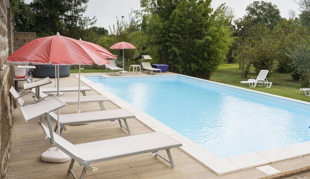 Lovely apartment for 9 people with pool, WIFI, TV and pets allowed