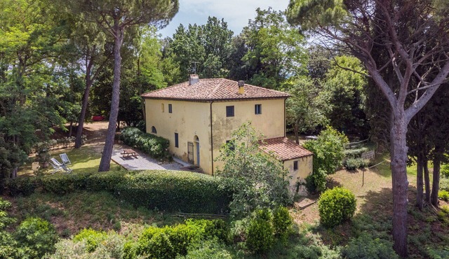 Lovely apartment in villa for 4 people with pool, WIFI and pets allowed