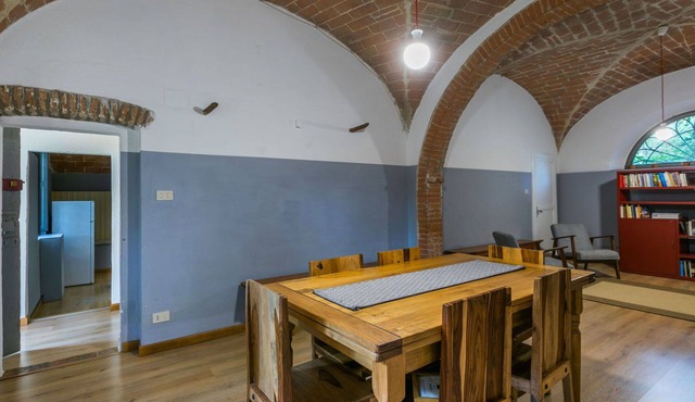 Lovely apartment in villa for 4 guests with WIFI, pool and pets allowed