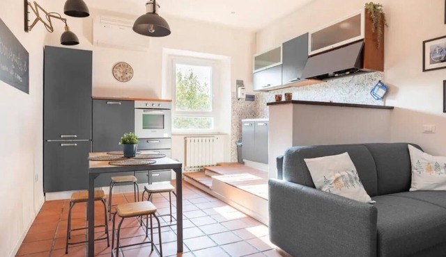Lovely apartment with fireplace station area