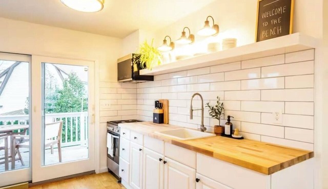 Lovely apartment with Waterview & Patio in New Haven