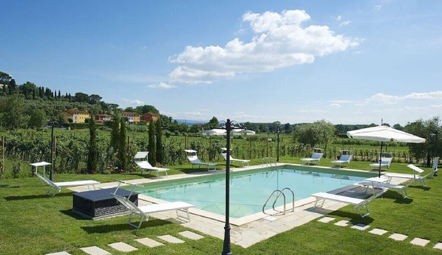 Luxury Tuscany Villa with Private Pool, 13 Sleeps. Lucca 10 km.
