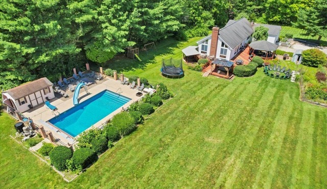 Luxurious 7 Bedroom Estate with Heated Pool and Hot Tubn