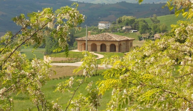 Luxurious single villa in panoramic position with pool, super panoramic position