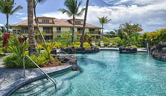 Luxury 2BR/2BA penthouse, Walk to beach