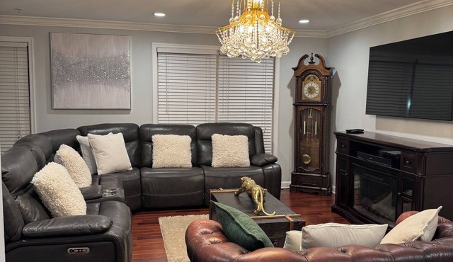 Luxury 3-bed Townhome W/Modern finishes & Easy access to Baltimore &Annapolis.