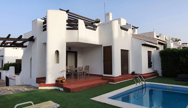 Luxury 3 bed villa, private garden with pool & large roof terrace.