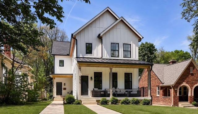 Luxury 4BR Retreat Walkable Game & Media Room