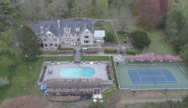 Luxury 8 BR Estate with Pool and Tennis court