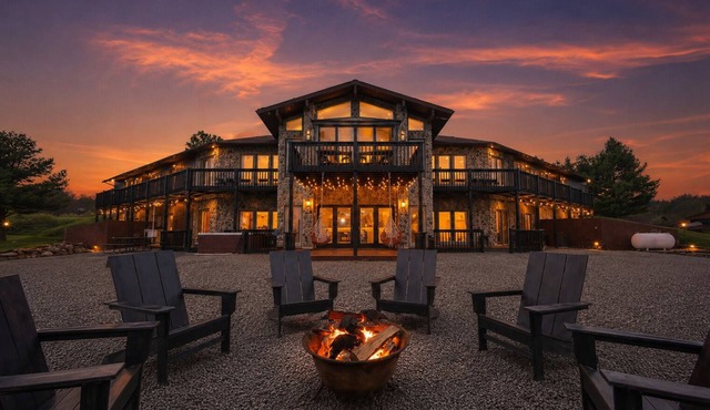 Luxury Lodge Indoor Pickleball Sleeps 20