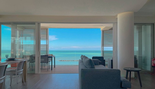 [Luxury Seafront] Private Garage and Beach Access