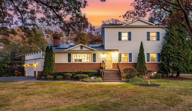Luxury Spacious Alexandria Home Minutes to Washington D.C.