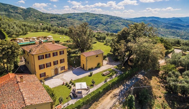 Luxury Villa Gialla with the view of tuscan countryside